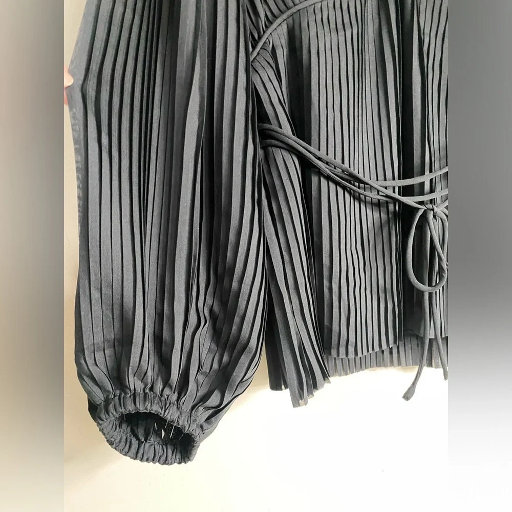 NWOT BANANA REPUBLIC PLEATED BLOUSE WOMEN‘S SIZE M